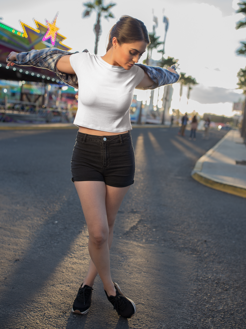 Women's Black Plain Beauty Slim Fit Crop Top